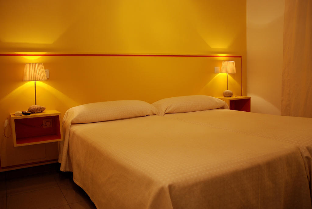 Hostal El Cardenillo 마드리갈 데 라 베라 객실 사진